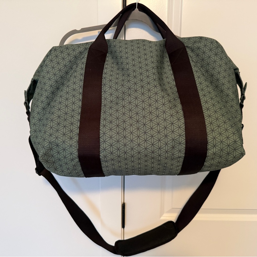 WEEKENDER BAG - Stylish Green Geometric Weekender Bag